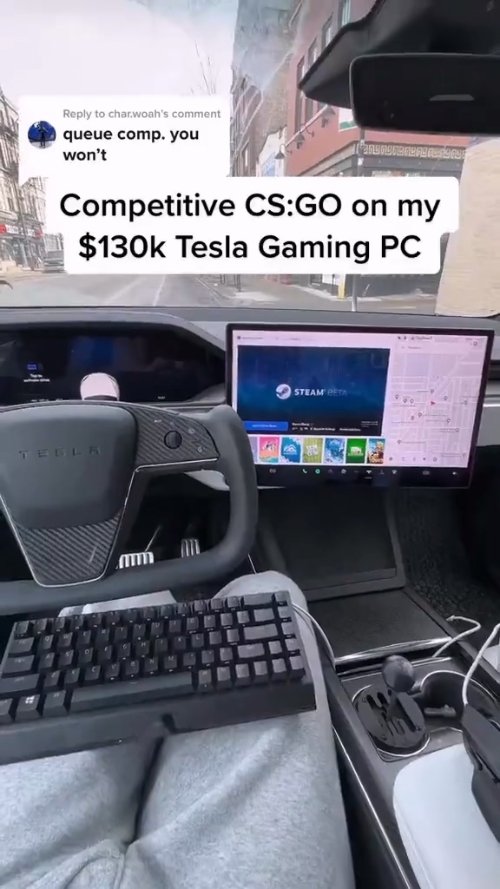 汽车秒变游戏舱！玩家用特斯拉玩《CSGO》