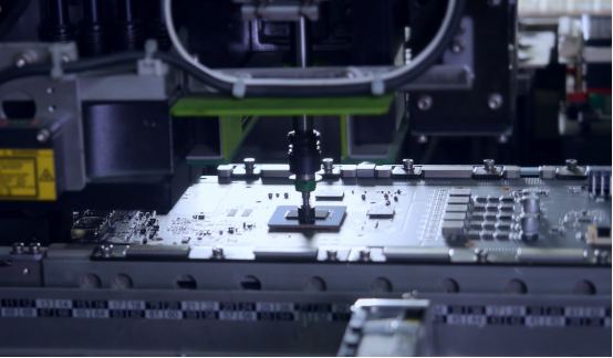 华硕RTX 4070显卡霸”7“登场 高能品质尽显实力