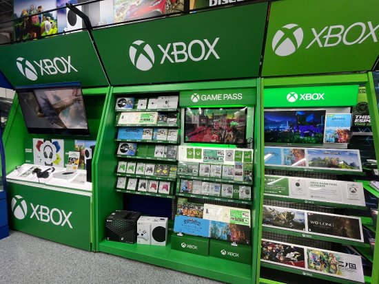 日本秋叶原游戏店景象：Xbox只有个XGP广告