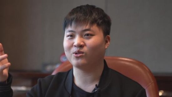 EDG.UZI希望很大！EDG老板爱德朱关注了Uzi微博