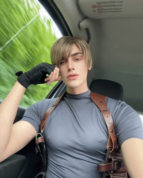 背地里玩挺大 男COSER穿艾达王经典服装身材妖娆