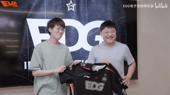 EDG官方发Uzi入队Vlog：神与Mekio组“野狗组合”