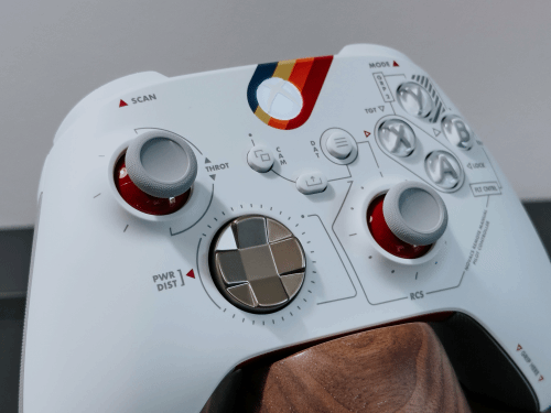 《星空》Xbox手柄高清实物图：透明板机科技感十足