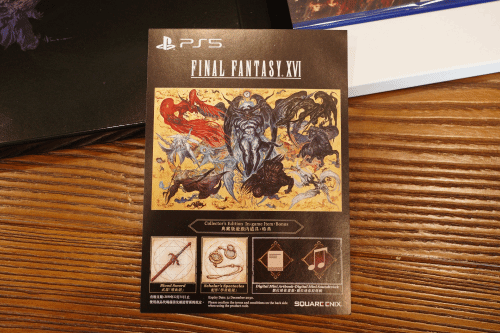 《FF16》典藏版开箱 炫酷召唤兽模型 浮雕胸章
