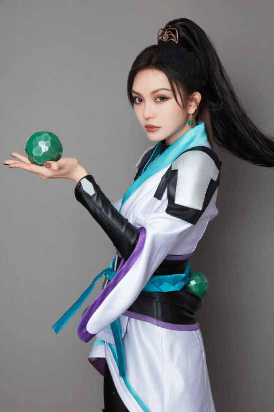 妥妥的撕漫女！周扬青晒《无畏契约》贤者cos照