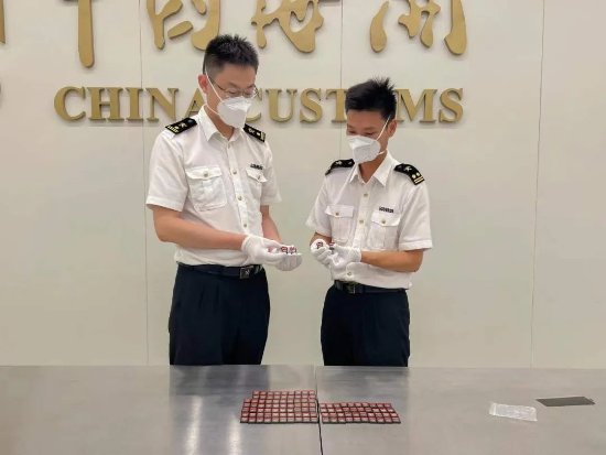 真·慎舔！海关在鞋底查获百张NS卡带：均为《塞尔达传说 王国之泪》