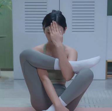 《完蛋我被美女包围了》浩浩妈练瑜伽视频分享
